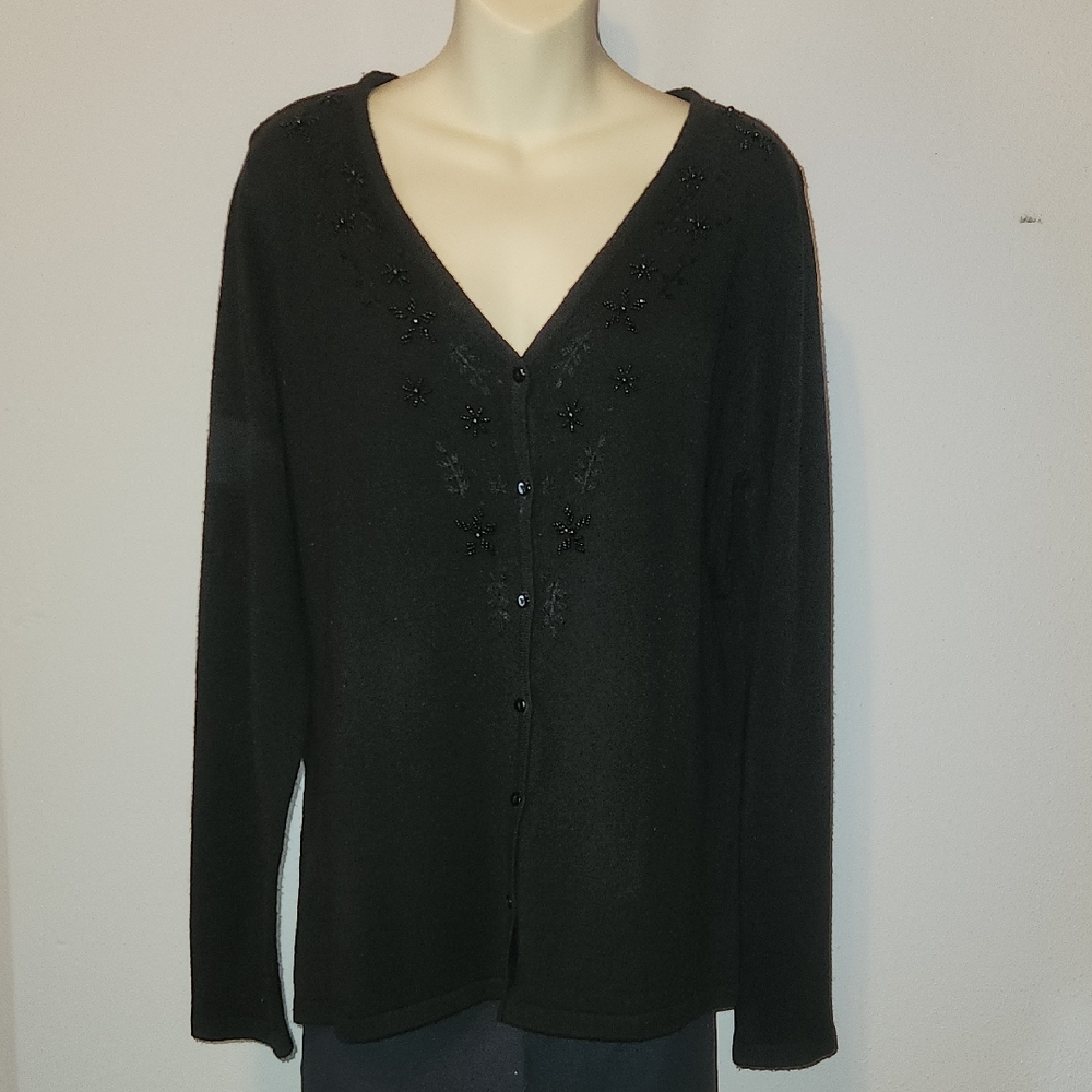 Private Property Elegant Black Women's Sweater With Floral Decorations And Beads